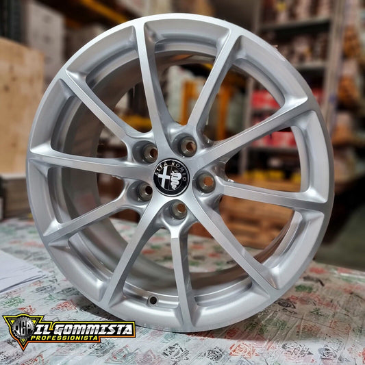 KIT 4 Cerchi In Lega Originali FCA 7,5j x 17" Compatibili con Alfa Romeo Giulietta 159 Brera Stelvio Tonale + 500 X Fiat Croma Saab 9.3 Hyper Silver