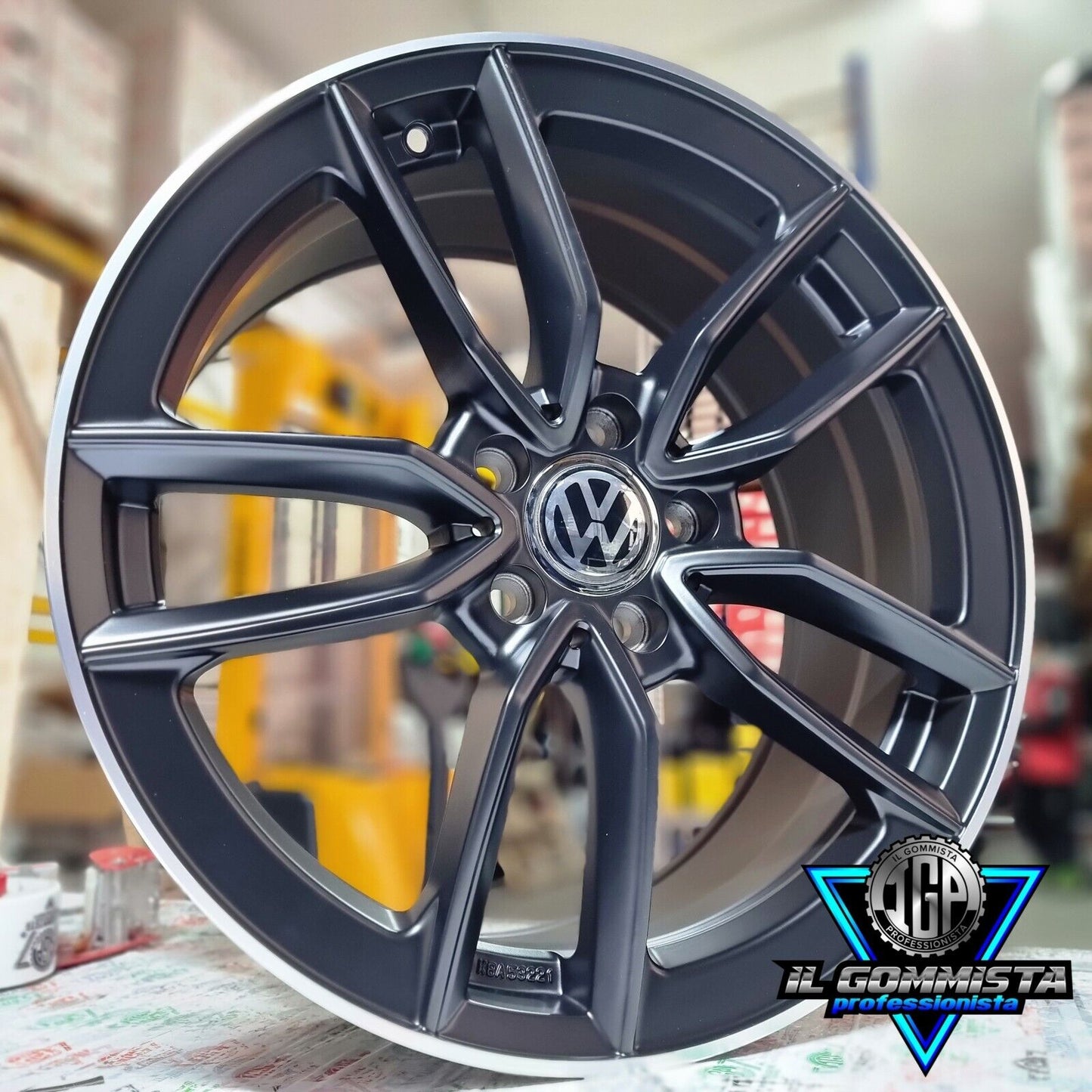 IGP21 KIT 4 Cerchi In Lega 18" Compatibili con Volkswagen Golf 5 6 7 8 GTD GTI 1K Arteon Beetle 5C1 Caddy + ID.3 ID.4 Maggiolino 5C1 + Passat T-ROC Tiguan Touran +