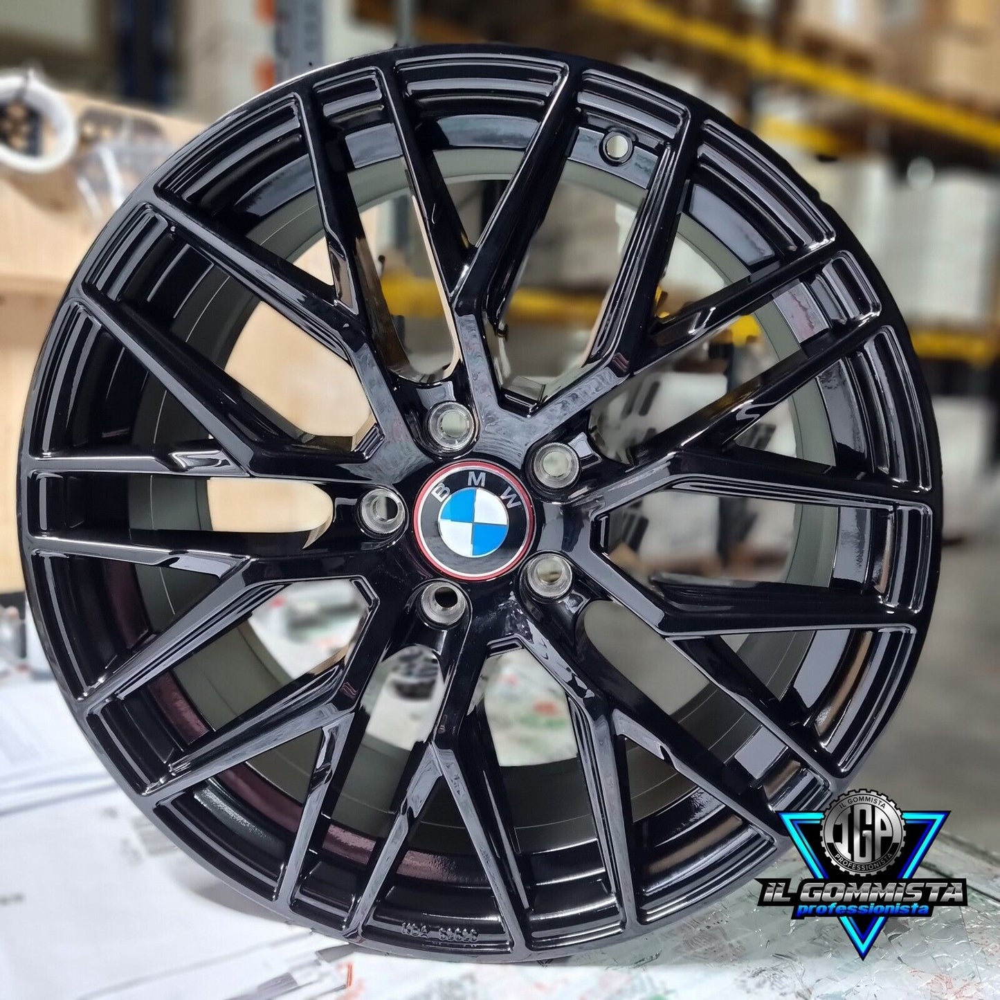 IGP MS4 KIT 4 Cerchi In Lega 18" Compatibili con BMW serie 1 F40 - 2 F44 F45 F46 M + serie 3 type G20 Touring G21 + serie 4 type G22 G23 dal 2021 + serie 5 type G30 G31 G5L G5K + X1 type F48 F1X + X2 type F39 + X3 type G01 G3X + X4 type G02