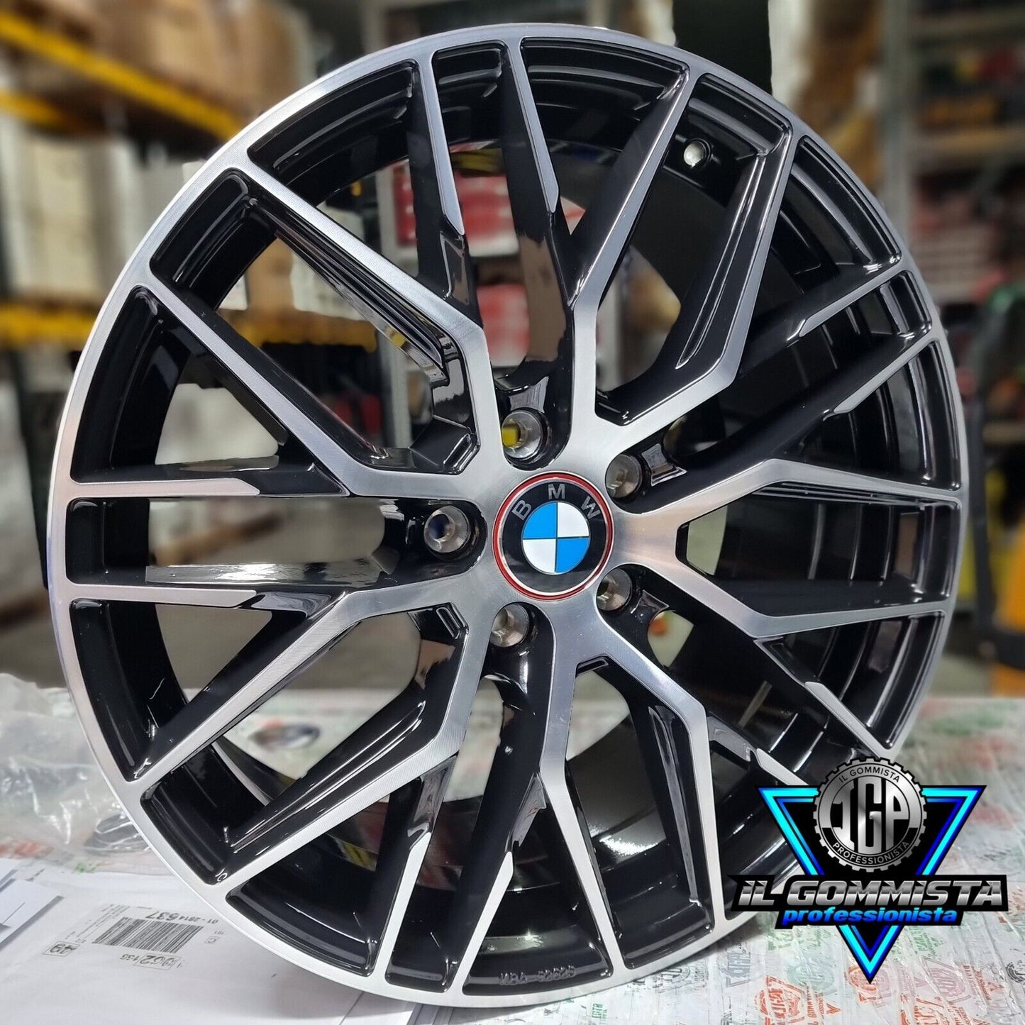 IGP°RS4 KIT 4 Cerchi In Lega 18" Compatibili con BMW serie 1 F40 - 2 F44 F45 F46 M + serie 3 type G20 Touring G21 + serie 4 type G22 G23 dal 2021 + serie 5 type G30 G31 G5L G5K + X1 type F48 F1X + X2 type F39 + X3 type G01 G3X + X4 type G02