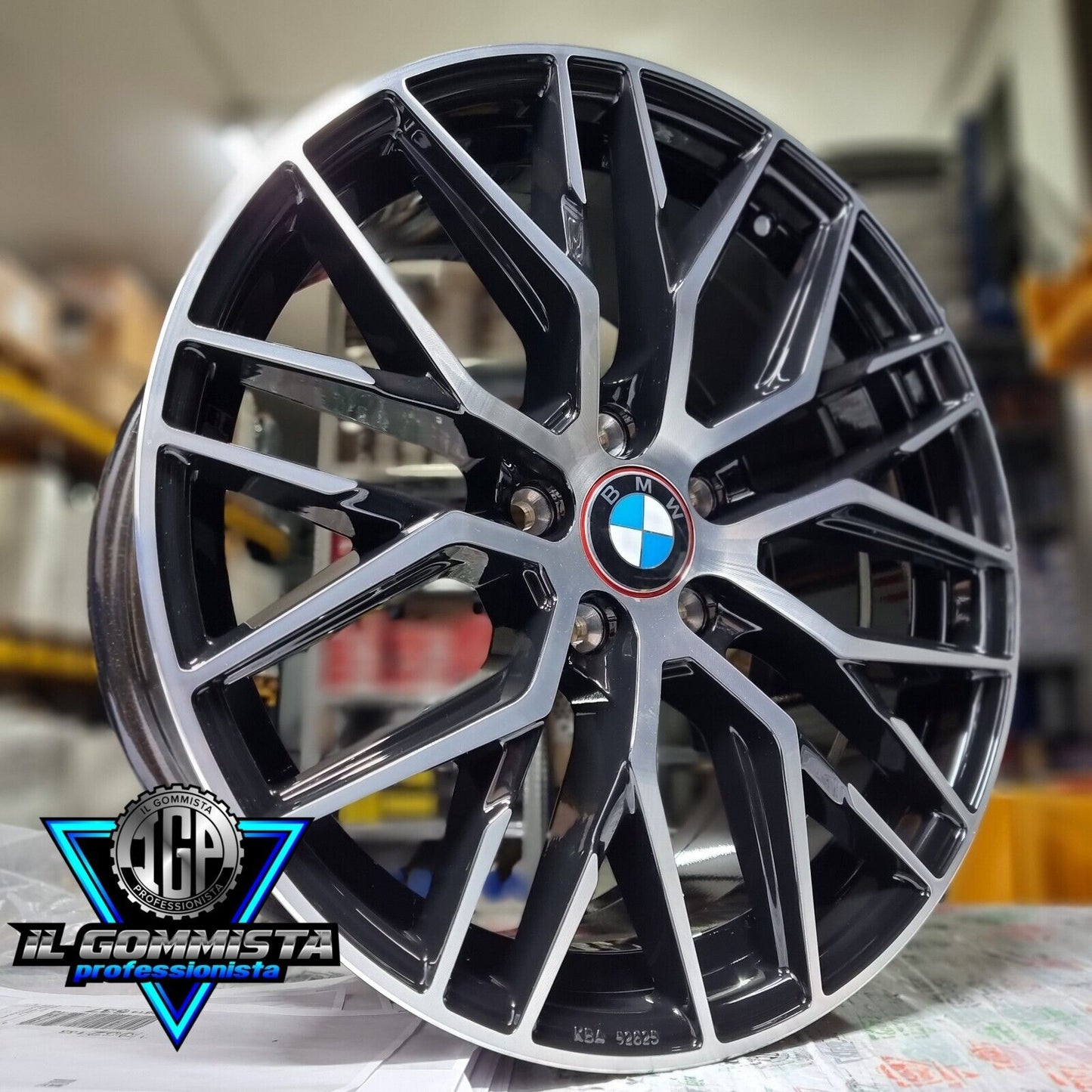 IGP°RS4 KIT 4 Cerchi In Lega 18" Compatibili con BMW serie 1 F40 - 2 F44 F45 F46 M + serie 3 type G20 Touring G21 + serie 4 type G22 G23 dal 2021 + serie 5 type G30 G31 G5L G5K + X1 type F48 F1X + X2 type F39 + X3 type G01 G3X + X4 type G02