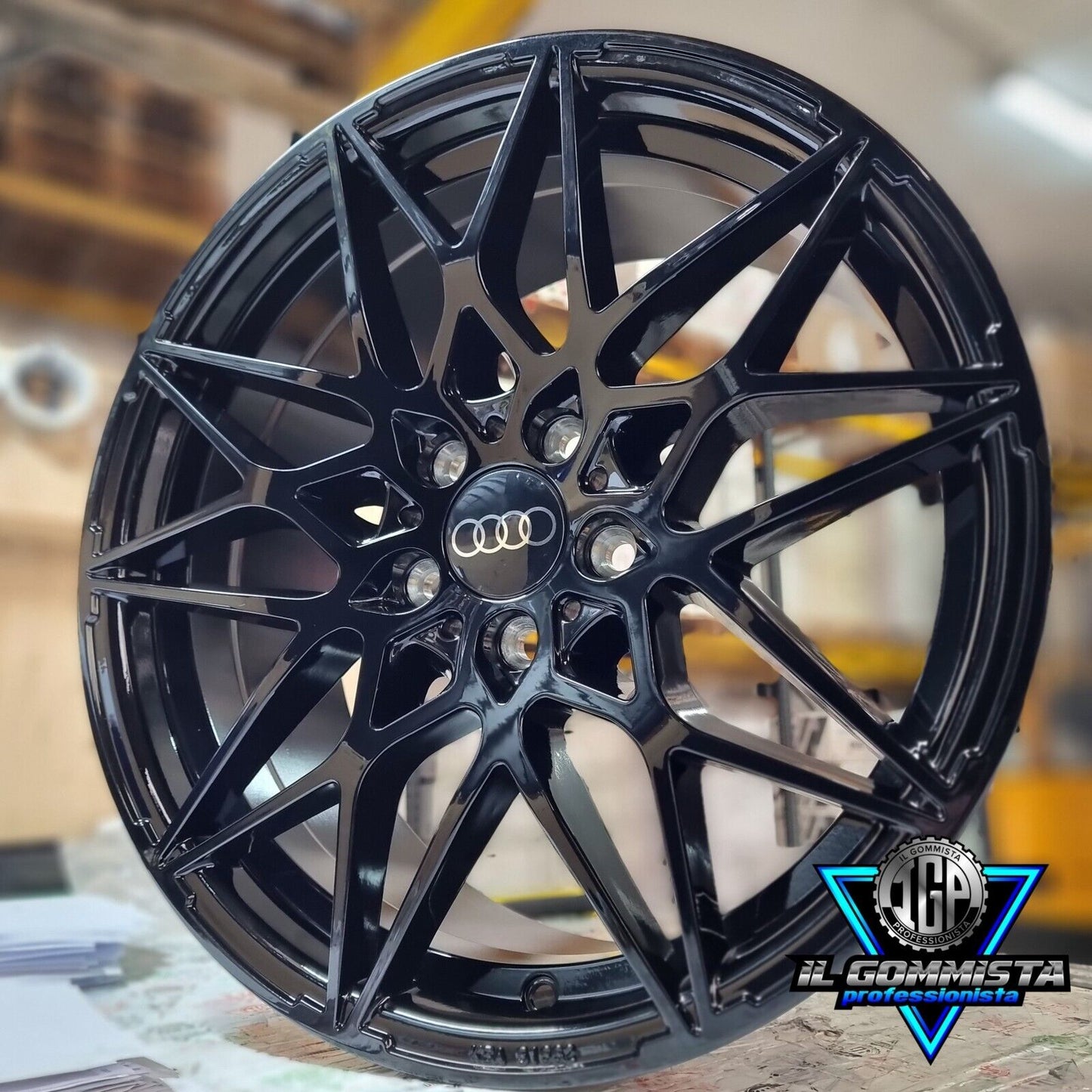 IGP B2 KIT 4 Cerchi In Lega 18" Compatibili con udi A3 A4 Q2 Q3 Q5 e-Tron S-line Audi Q2 Type GA + Q3 8U F3 RSQ3 + Audi A3 S3 Type 8P 8V 8YA S-line