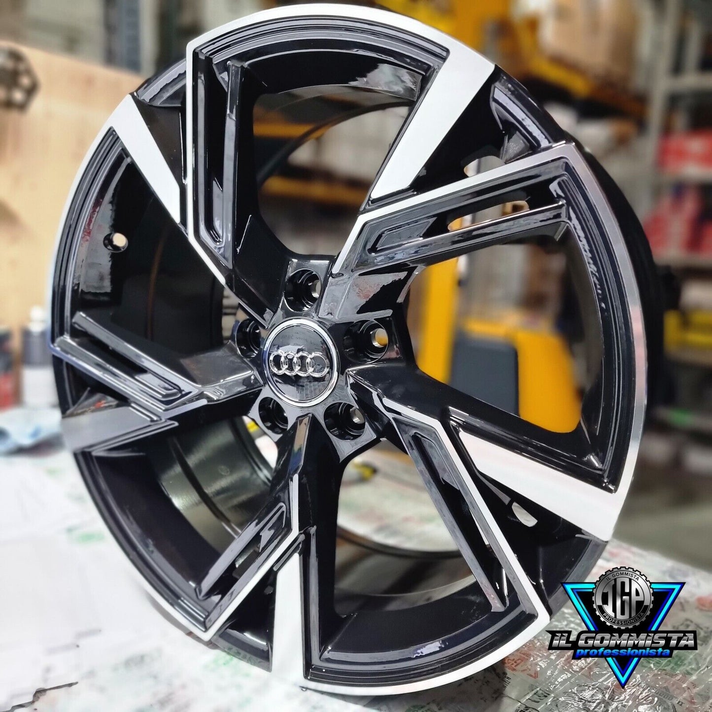 RS6 18 KIT 4 Cerchi In Lega 8 x 18" Compatibili con Audi A3 A4 A5 A6 A7 A8 TT Q2 Q3 Q4 Q5 S RS G-tron sporback S.line